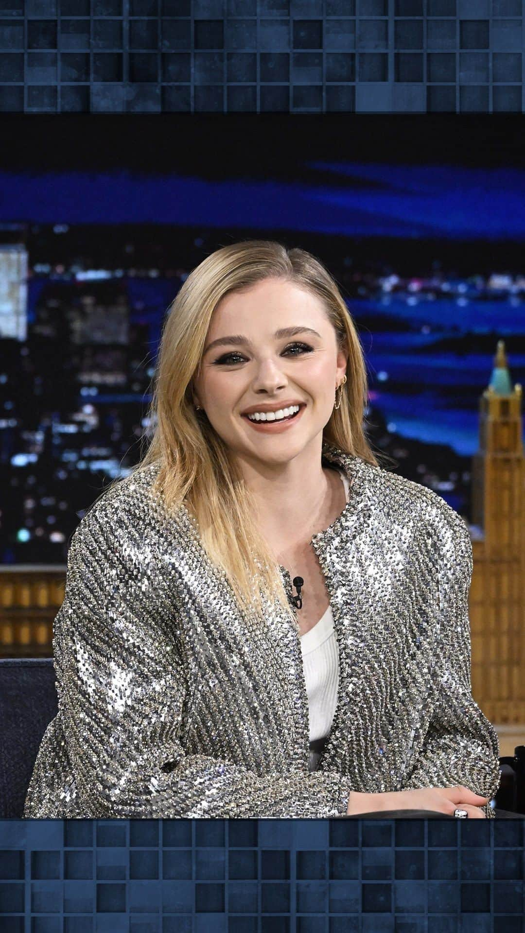 クロエ・グレース・モレッツのインスタグラム：「@chloegmoretz reminisces about starring in her first feature film “The Amityville Horror” at age 5 with @vancityreynolds. #FallonTonight」