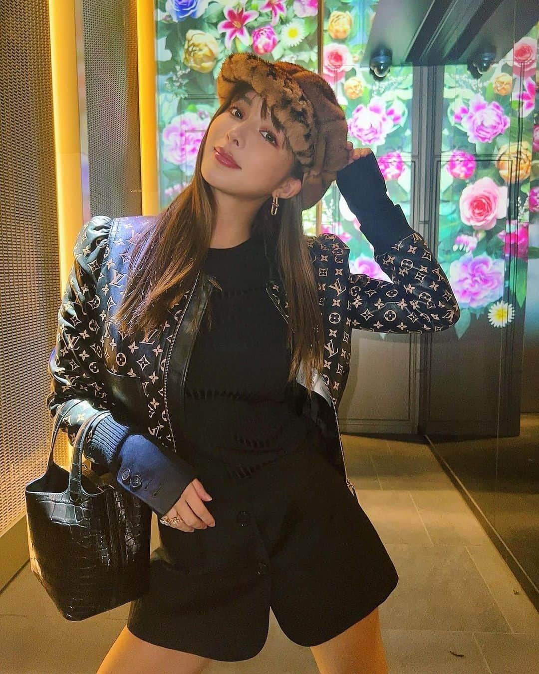 濱野りれさんのインスタグラム写真 - (濱野りれInstagram)「Autumn? Winter? @louisvuitton is super adorable anyway  今日は一日ばたばた 珍しく夜投稿🤫 ヴィトンのこっくり茶色が可愛すぎたコーデでした🙏🤎  #louisvuitton #LV #burberry #hermes #picotin #luxuryfashion #fashon #ootd #winterfashion #autumnfashion」11月16日 1時12分 - riregram