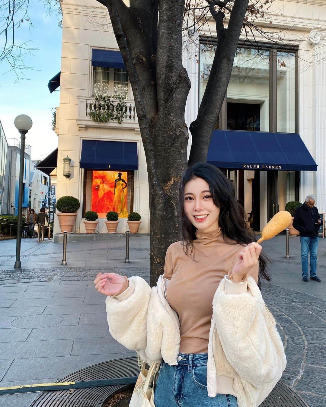 張香香のインスタグラム：「🌭🤤❤️ 希望未來Emoji可以出這種美式熱狗的圖案😳」