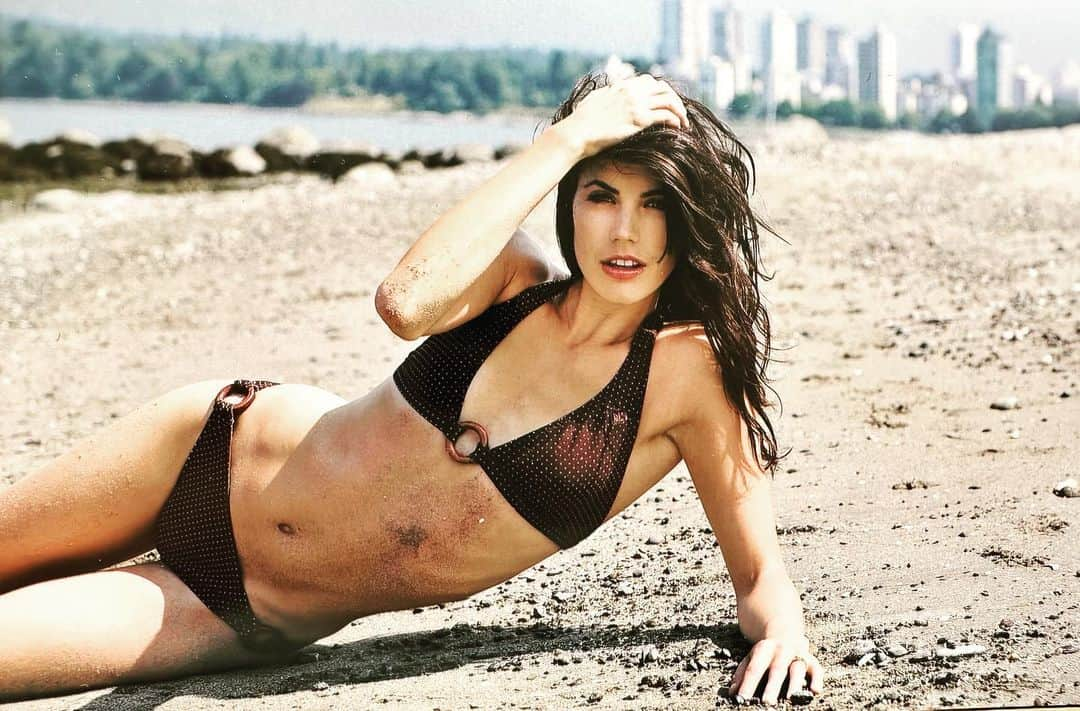 ミーガン・オリーさんのインスタグラム写真 - (ミーガン・オリーInstagram)「My one and only bikini shot. #springcleaning #100yearsago #vancouver #wheniwasyoung 😅」11月16日 2時04分 - officialmeghanory