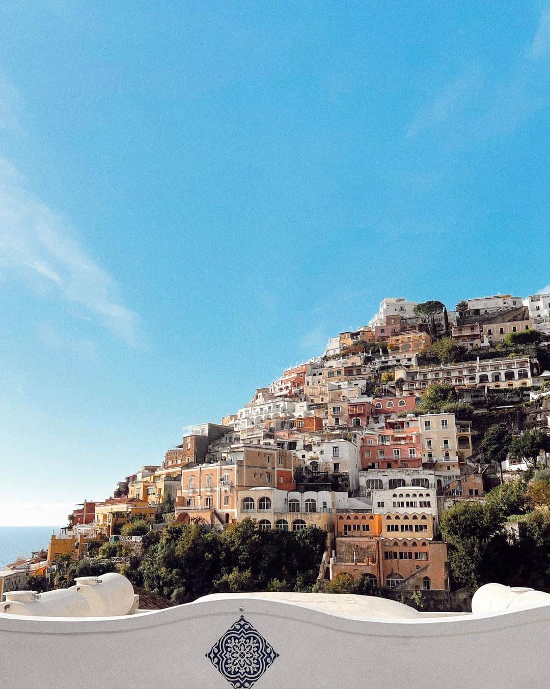 マリーナ・ラスウィックさんのインスタグラム写真 - (マリーナ・ラスウィックInstagram)「Now I get this whole Italy hype… Positano is an absolute dream😍」11月16日 2時07分 - marooshk