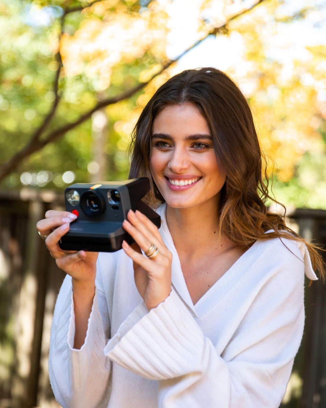 テイラー・ヒルのインスタグラム：「There’s just so much to choose from on #AmazonWeddingRegistry! Creating a registry has made me that much more excited for my wedding journey. I know I will be bringing this polaroid camera to capture those special moments on my special day. Click the link in my bio for inspiration to create your own registry! #ad @amazonhome @amazon」