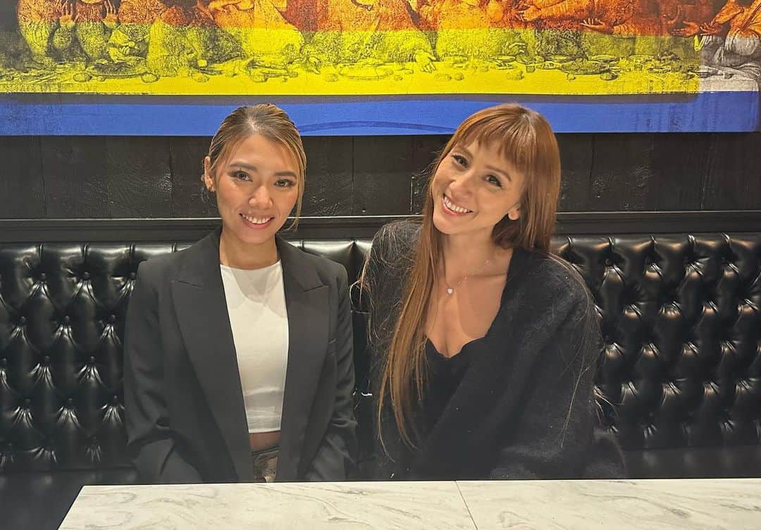 道端カレンのインスタグラム：「🖤  外国人ボディ研究科のKANNAさんと @k.fitness1020s   とYouTubeコラボさせていただきました✨  良かったら観てねん😘  #YouTube #コラボ #ガールズトーク #フィットネス」