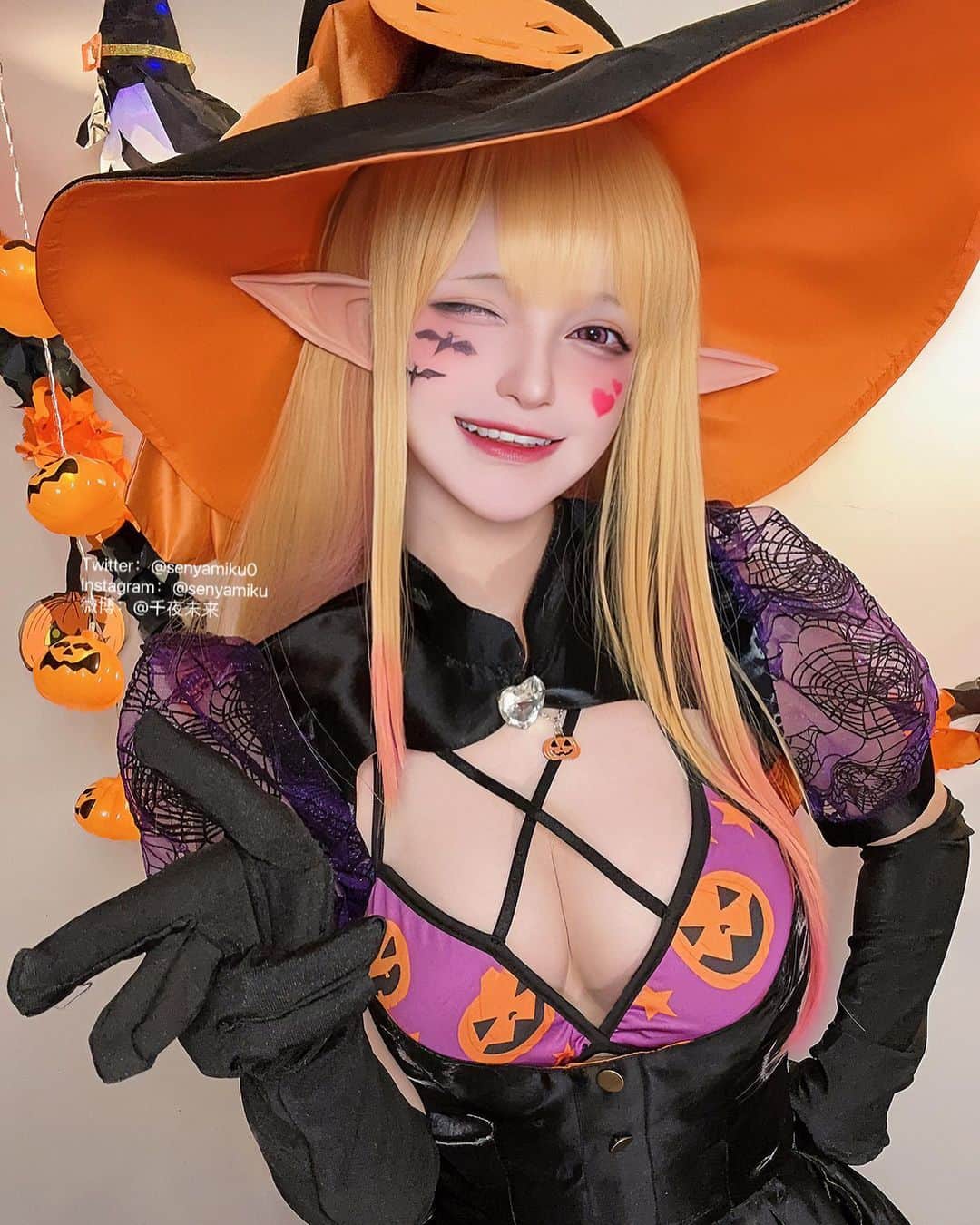 千夜未来のインスタグラム：「魔女🧙‍♀️ （自拍镜像🤳 #その着せ替え人形は恋をする」