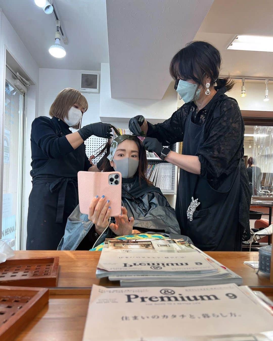 庄司ゆうこさんのインスタグラム写真 - (庄司ゆうこInstagram)「6回目のヘナトリートメント❣️ @japanhenna_official  髪の毛が明るくなり過ぎていたので今回は落ち着いた感じの色にしました✨ それにしてもアイロン無しでこのサラ艶感は凄い‼️ ずっと触っておきたい🥺 恵比寿店とラクーア店を交互に行ってるので次回はまたラクーアでやってもらおっと😊  #ジャパンヘナ#japanhenna#ヘナカラー#ヘナ体験#美容院#pr#ヘナトリートメント#トリートメント#アーユルヴェーダ#ヘアケア#恵比寿#美容好きな人と繋がりたい」11月1日 22時19分 - yuko.shoji