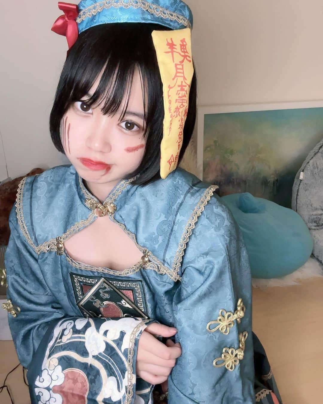 のインスタグラム：「ハロウィンコスプレ第二弾🎃🧟  "キョンシー" 🍥🍥🍥🍥🍥🍥🍥  ハロウィン過ぎてから載せる奴🫣  #cosplay #halloween#キョンシー#コスプレ#China#ハロウィンコスプレ」