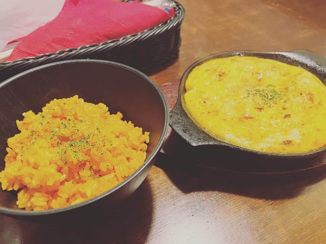 進藤あまねのインスタグラム：「気になってたオムライス屋さん食べに行ったよ🍅🍳🍚  #ねすぐらむ」