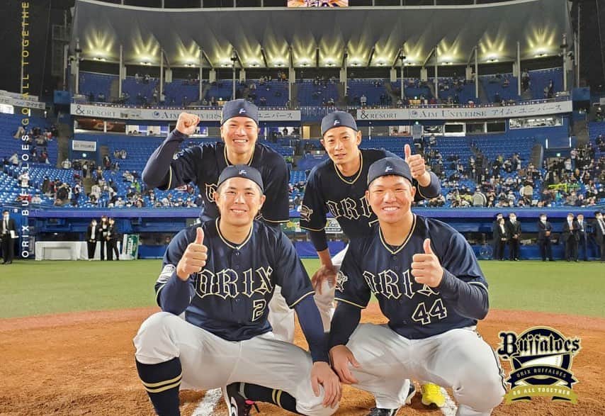 若月健矢のインスタグラム：「遅くなりましたが、日本一になる事が出来ました。 少し休んで、また来シーズンに向けて頑張ります！  結局新作は飲めなかったので、写真撮影だけで、我慢、、、「3回トライした」 #オリックス #若月健矢」