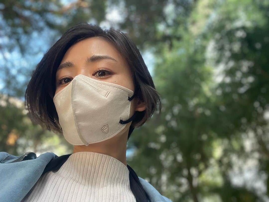 片山萌美のインスタグラム：「💙  正直にいうけど...  このトップス 前後ろ 逆に 着てました  は、恥ずかしい🫣笑  #moemikatayama #そういう時もあるよね」