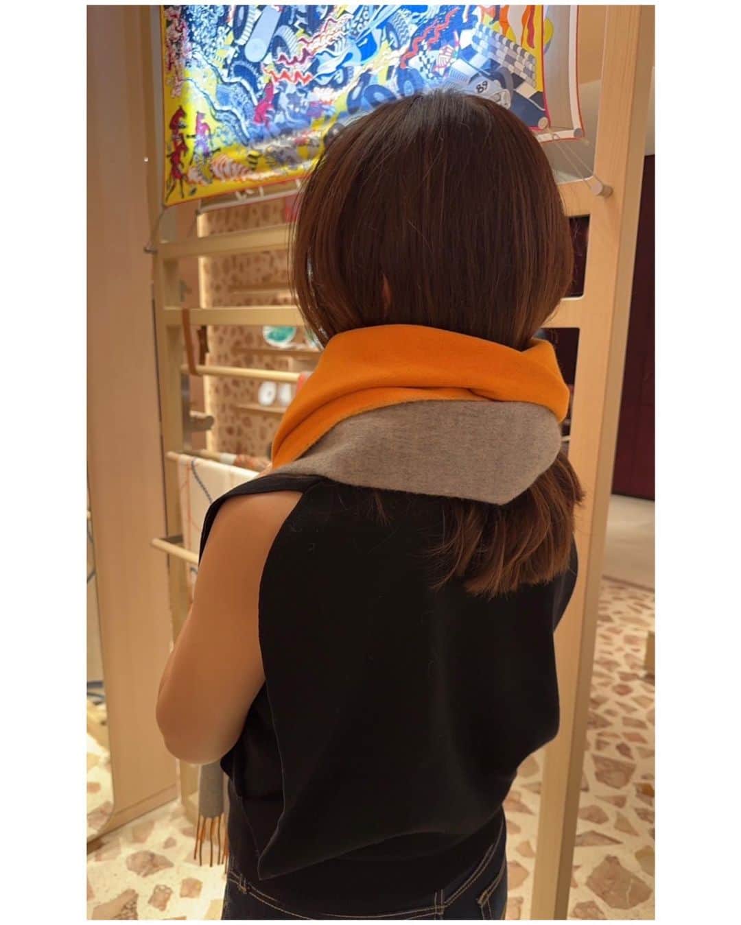 吉竹史さんのインスタグラム写真 - (吉竹史Instagram)「首を温め、肩冷やす、の図。  頭隠して尻隠さず、的な。  ご自愛ください。 私は扁桃腺炎を拗らせています←  #寒くなってきましたね」11月1日 15時38分 - fumi_yoshitake