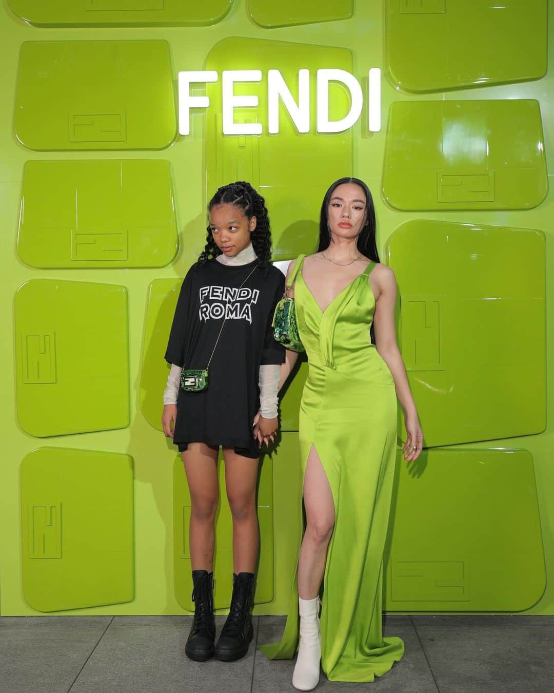 鳴響美のインスタグラム：「Happy 25th To #FendiBaguette 💚 @FENDI  #Fendi #fendicafe   With my super beautiful mother @awich098 👩‍👧💞」
