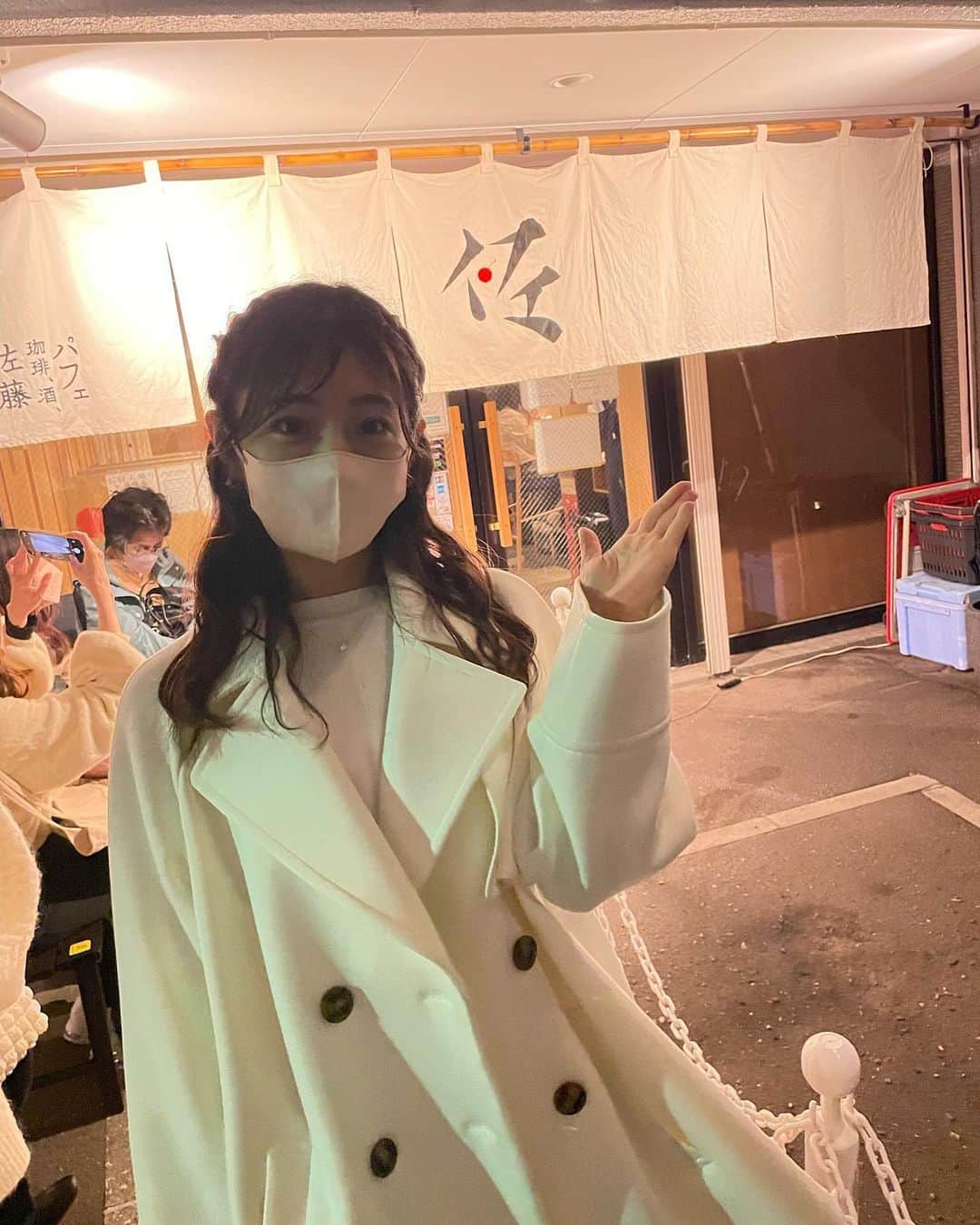 白戸ゆめのさんのインスタグラム写真 - (白戸ゆめのInstagram)「❄️ . in HOKKAIDO 北海道のおもいでパート1🐥 . 人生初のすすきの🍺 お寿司もおいしかったし🍣 夜パフェも美味でした✨ ただ、2時間以上並んで食べられたの深夜1時過ぎ😂 流石に食べる頃にはくたびれました笑 ヒートテック見えてる、、、🙈 . #北海道グルメ #すすきの #ちょこっと寿司  #夜パフェ #パフェ珈琲酒佐藤」11月1日 23時27分 - yumeno.s_