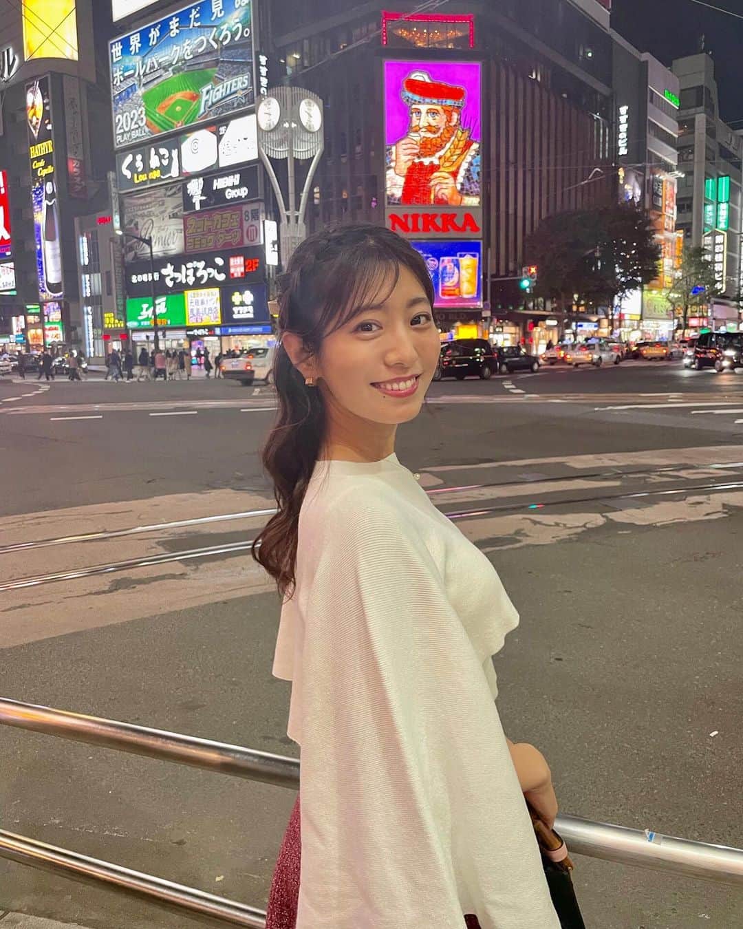 白戸ゆめのさんのインスタグラム写真 - (白戸ゆめのInstagram)「❄️ . in HOKKAIDO 北海道のおもいでパート1🐥 . 人生初のすすきの🍺 お寿司もおいしかったし🍣 夜パフェも美味でした✨ ただ、2時間以上並んで食べられたの深夜1時過ぎ😂 流石に食べる頃にはくたびれました笑 ヒートテック見えてる、、、🙈 . #北海道グルメ #すすきの #ちょこっと寿司  #夜パフェ #パフェ珈琲酒佐藤」11月1日 23時27分 - yumeno.s_