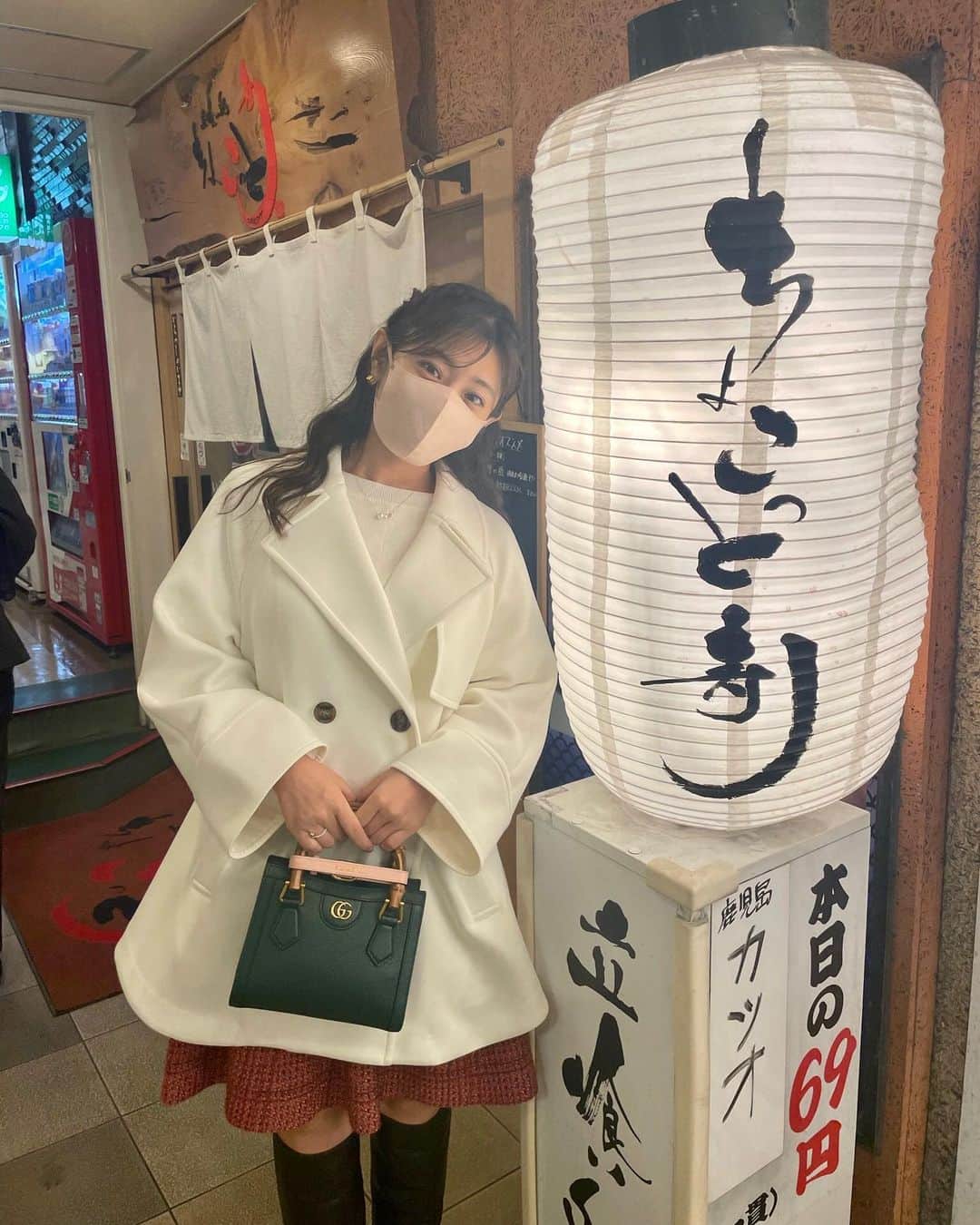 白戸ゆめのさんのインスタグラム写真 - (白戸ゆめのInstagram)「❄️ . in HOKKAIDO 北海道のおもいでパート1🐥 . 人生初のすすきの🍺 お寿司もおいしかったし🍣 夜パフェも美味でした✨ ただ、2時間以上並んで食べられたの深夜1時過ぎ😂 流石に食べる頃にはくたびれました笑 ヒートテック見えてる、、、🙈 . #北海道グルメ #すすきの #ちょこっと寿司  #夜パフェ #パフェ珈琲酒佐藤」11月1日 23時27分 - yumeno.s_
