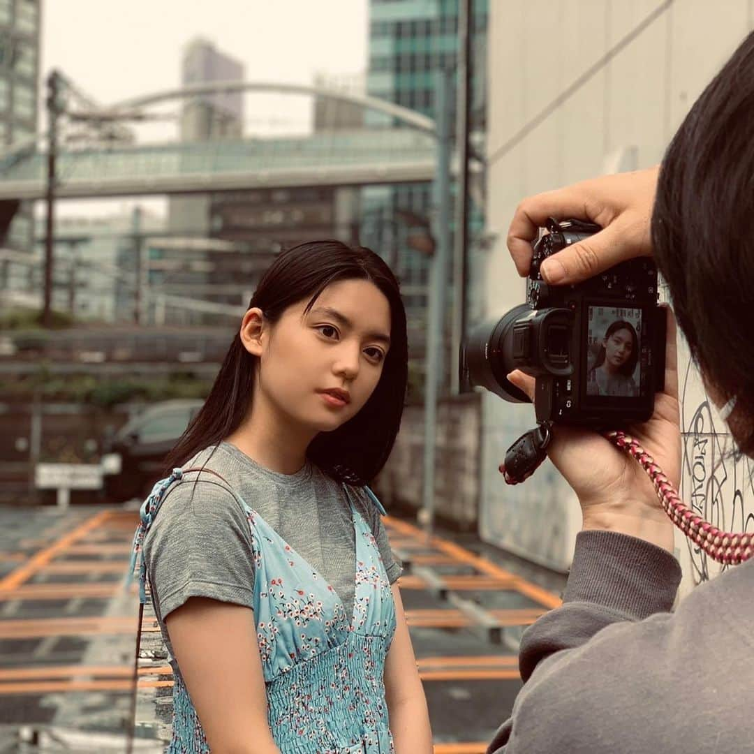 松島かのんさんのインスタグラム写真 - (松島かのんInstagram)「10/31発売『美少女百選2023』 撮影風景＆オフショ📸💗 複数枚あるので全部見てね✨  この日は撮影前まで☔️が降ってました•••(৹ᵒ̴̶̷᷄﹏ᵒ̴̶̷᷅৹) 雨雲レーダーを見ながら☔️がやんだ瞬間を狙って撮影しました！  撮影に携わって下さったスタッフの皆様お世話になりました💕 とても楽しい雰囲気の中で撮影出来ました✨ 同じ時間帯に撮影した #豊島心桜 ᒼᑋªⁿ♥︎仲良くしてくれてありがとうございました🫶 ･ ･ #松島かのん #フィット所属 #制コレ22 #準グランプリ #美少女百選2023 #写真集 #カメラ女子 #黒髪 #ロングヘア #jk #sjk #16歳 #06 #followme」11月1日 18時34分 - kanon401_official