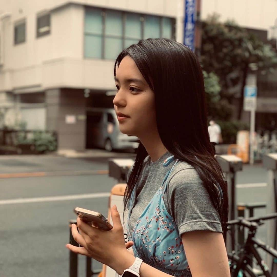 松島かのんさんのインスタグラム写真 - (松島かのんInstagram)「10/31発売『美少女百選2023』 撮影風景＆オフショ📸💗 複数枚あるので全部見てね✨  この日は撮影前まで☔️が降ってました•••(৹ᵒ̴̶̷᷄﹏ᵒ̴̶̷᷅৹) 雨雲レーダーを見ながら☔️がやんだ瞬間を狙って撮影しました！  撮影に携わって下さったスタッフの皆様お世話になりました💕 とても楽しい雰囲気の中で撮影出来ました✨ 同じ時間帯に撮影した #豊島心桜 ᒼᑋªⁿ♥︎仲良くしてくれてありがとうございました🫶 ･ ･ #松島かのん #フィット所属 #制コレ22 #準グランプリ #美少女百選2023 #写真集 #カメラ女子 #黒髪 #ロングヘア #jk #sjk #16歳 #06 #followme」11月1日 18時34分 - kanon401_official