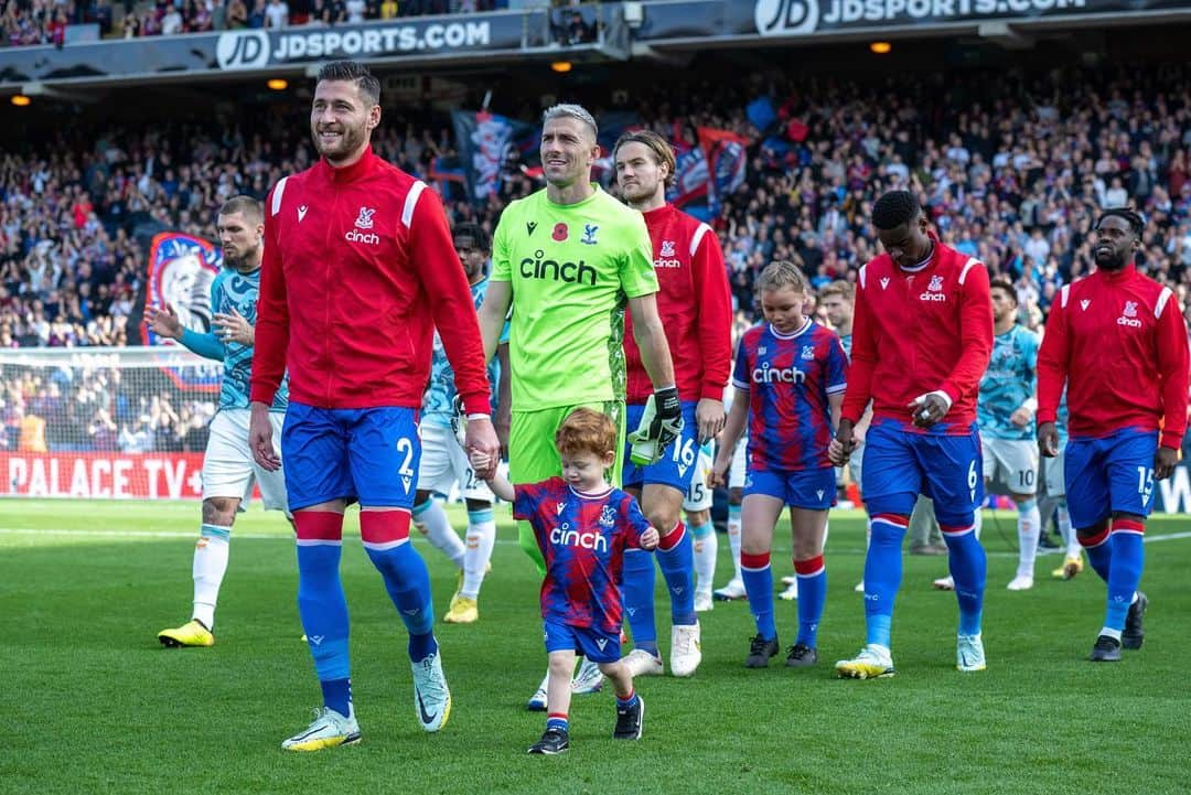 ジョエル・ワードさんのインスタグラム写真 - (ジョエル・ワードInstagram)「The perfect Birthday weekend.. A special moment walking out at Selhurst with my boy, topped off with +3 points ❤️」11月1日 18時46分 - joelward2