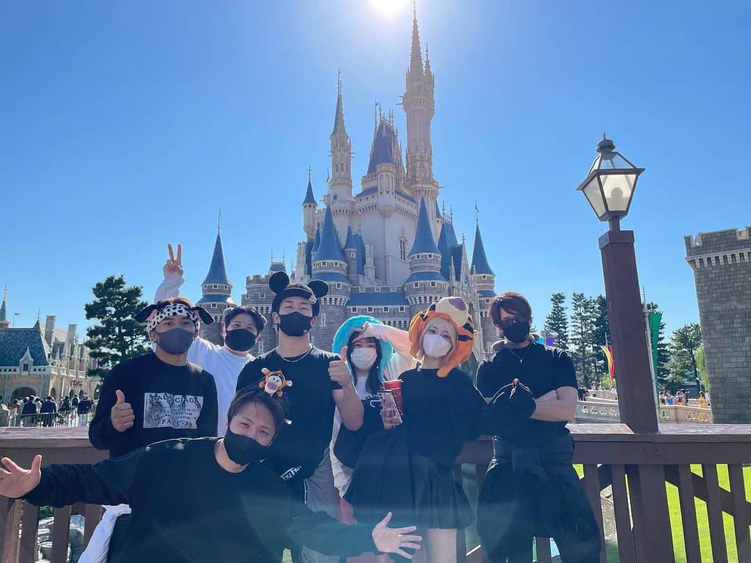 朝倉未来 Youtubeチャンネルのインスタグラム：「みんなでディズニー行ってきました🐭🏰  #朝倉未来 #朝倉未来YouTube #ディズニー #ディズニーランド #tokyodisneyland」