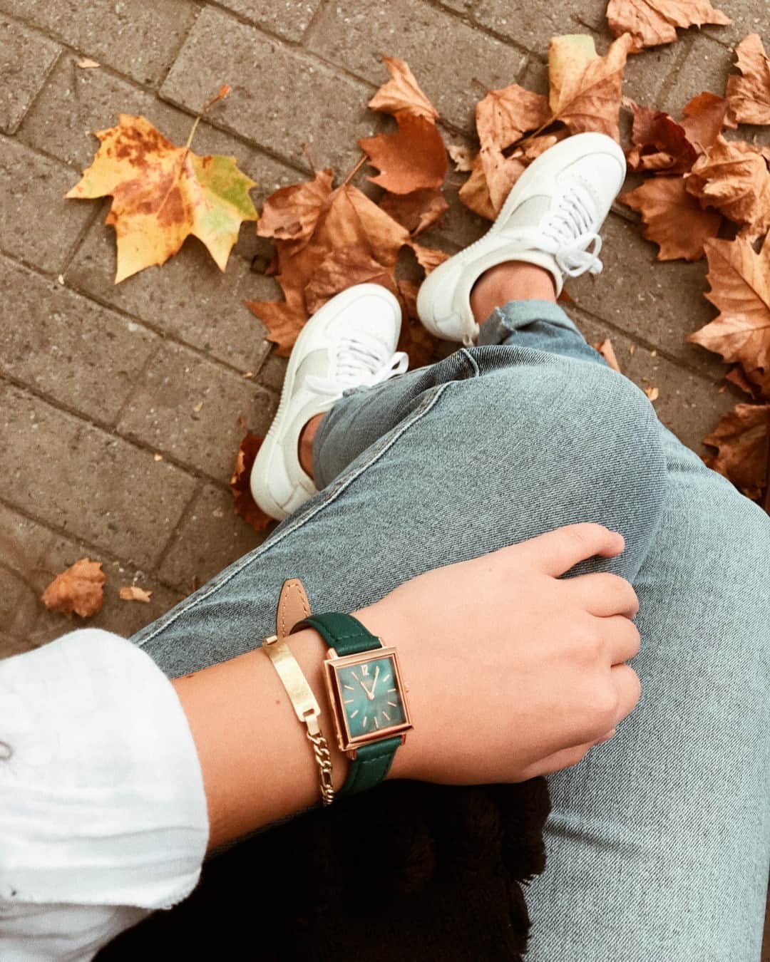 Henry London Official page of Britishのインスタグラム：「Your Autumn outfit- sorted!​​​​​​​​ (Leaves not included 🍂🍁)」