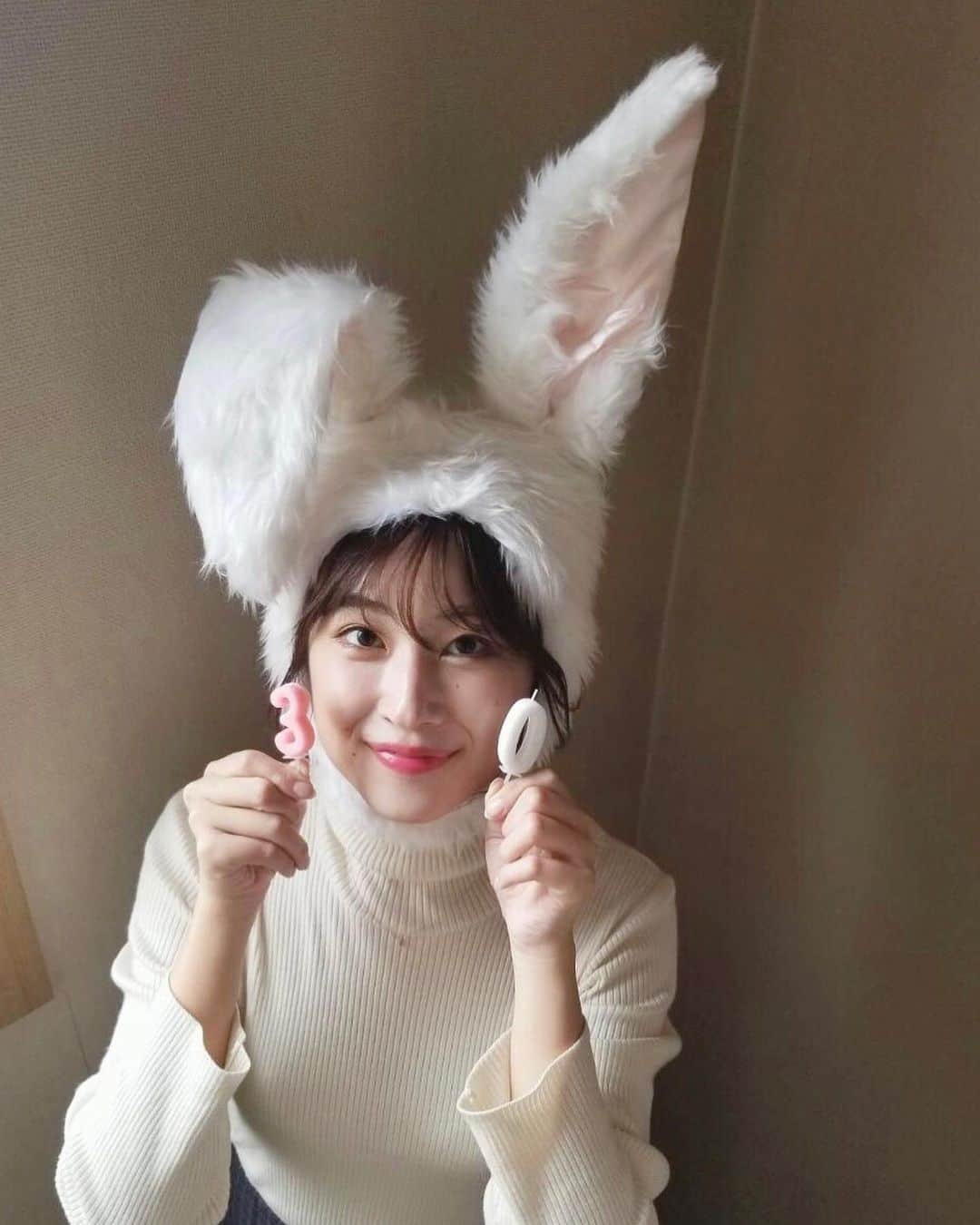 與猶茉穂のインスタグラム：「きょう30になりました！ うさぎの耳をつけました🐰  みなさん、いつもありがとうございます🍀 これからもよろしくお願いします🫶  30代も大好きなからあげをたくさん食べられる丈夫な体を維持します💪✨」