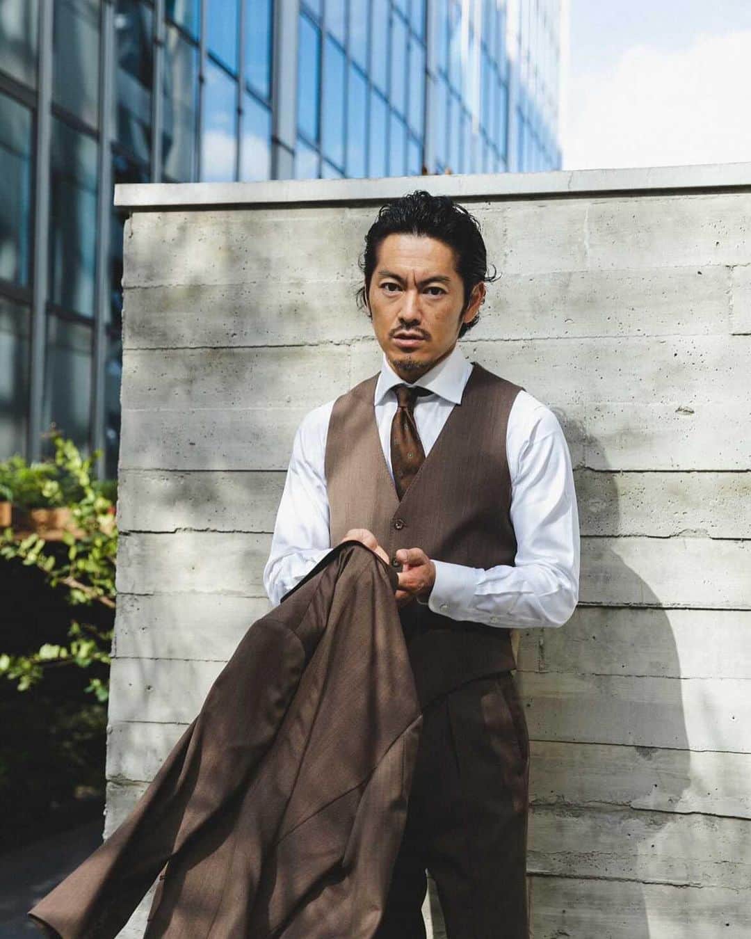 般若さんのインスタグラム写真 - (般若Instagram)「オーダースーツを作って貰った。 マジでイケてる。 有難う! @vesper_club  @makino_ryosuke photo by @tsubasa_mkn」11月1日 20時26分 - hannyaofficial