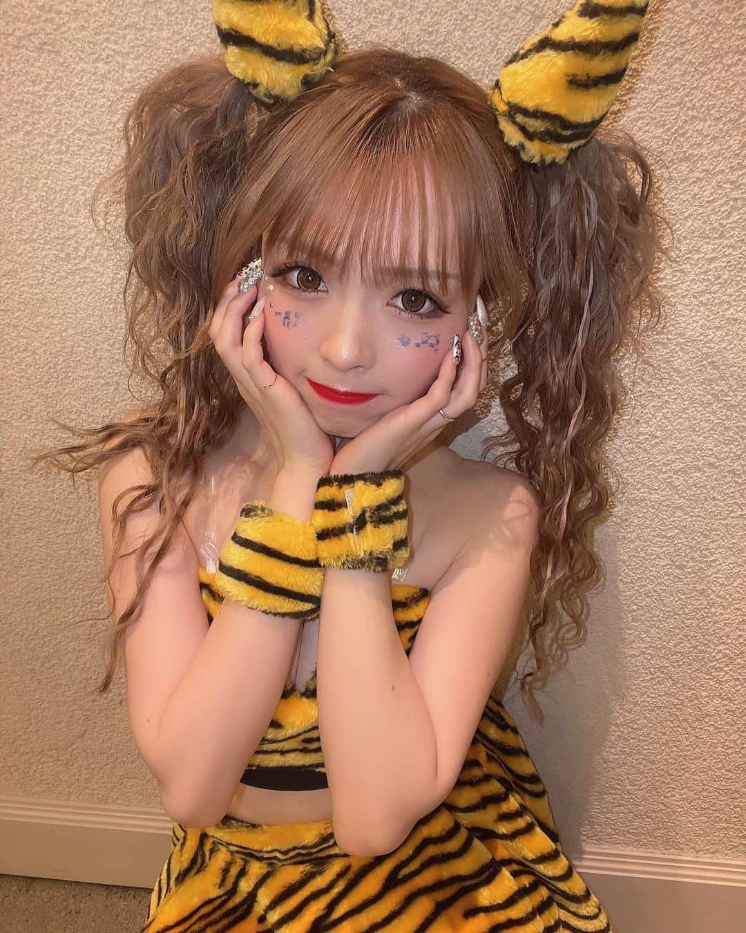 古川結菜さんのインスタグラム写真 - (古川結菜Instagram)「あんまりｿﾜｿﾜしないで~💭💗 ひとりver🐯💗  #ハロウィン  #ラムちゃん  #コスプレ」11月1日 20時26分 - yui628