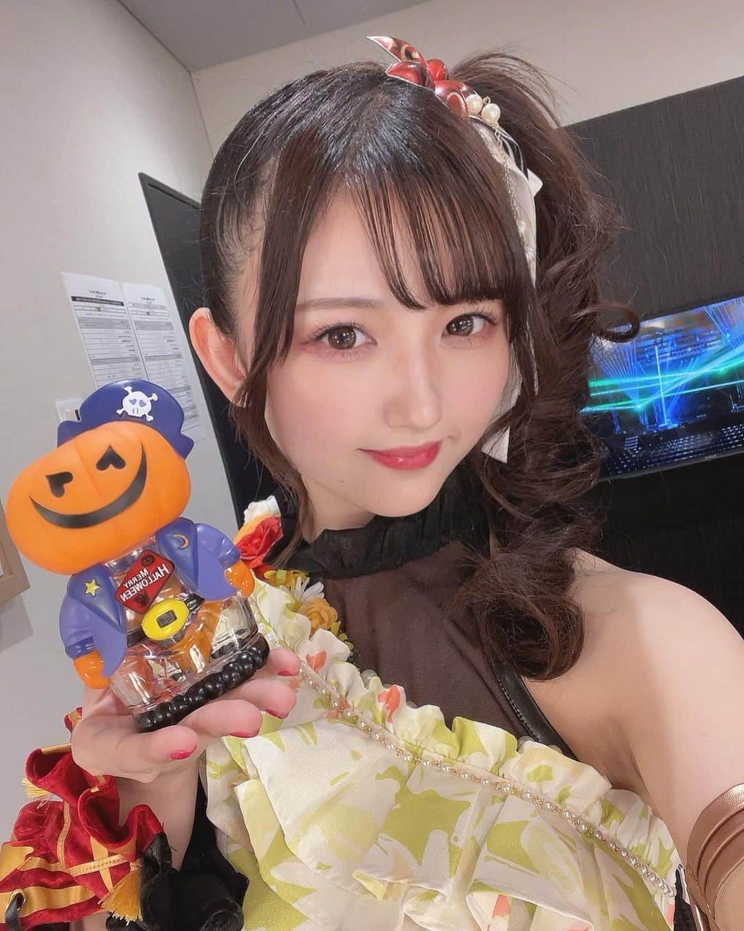 岡田夢以のインスタグラム：「ライブオフショット…🌙.*  (🎃は、載せようと思ってて 気づいたら日付こえてたやつです🧸 …なぜかﾄﾞﾔってしてる☺️笑)  #D4DJ #FAKEOFF」