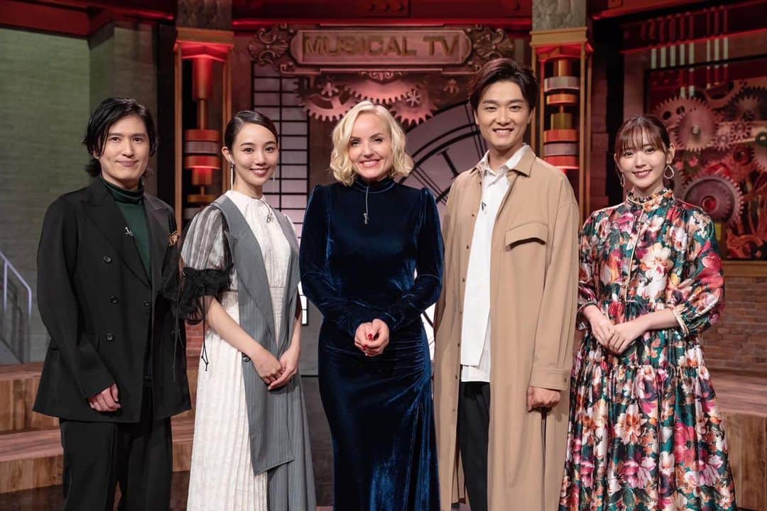 咲妃みゆのインスタグラム：「NHK「クラシックTV」のスピンオフ特番「ミュージカルTV」に出演させていただきます！ ⁡ 日頃から「クラシックTVって素晴らしい番組だなぁ〜」と一視聴者として拝見しておりました。まさかこうして携わらせていただけるなんて…大変光栄です。 ⁡ この番組を通して、お一人でも多くの方々にミュージカルの魅力をお届けできたら嬉しいです。。✨ ⁡ 初回放送は 11月3日(木・祝)［Eテレ］午後9:00～9:59 再放送は 11月12日(土)［Eテレ］午後4:00～4:59 ⁡ ぜひ、ご覧くださいませ！！ ⁡ #NHK #Eテレ #クラシックTV #ミュージカルTV ⁡ #清塚信也 さん 清塚さんの生演奏だぁ〜！生トークだぁ〜！と内心大興奮でした😳 #鈴木愛理 さん とてもしっかりしていらっしゃる上にとびきり可愛らしくお美しかったです😍 #ケリーエリス さん お人柄に触れ、歌声に包まれ、思わず涙が溢れました😭 #井上芳雄 さん ゆーあんちゃっ……！！🫢✨ 芳雄さんとご一緒できる安心感ですよ。。 案の定今回も助けていただいてばかり…笑」