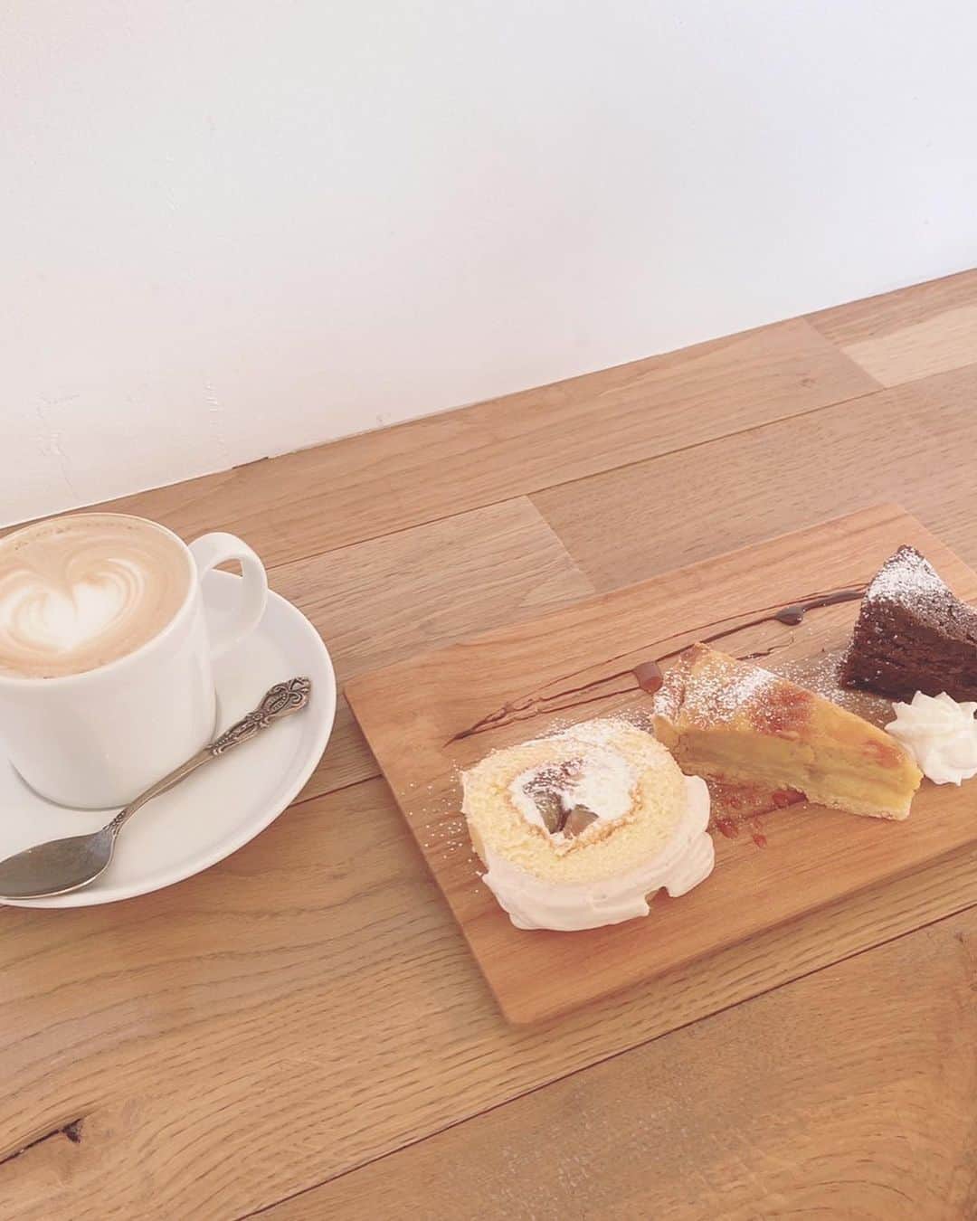 深野ひなさんのインスタグラム写真 - (深野ひなInstagram)「可愛いカフェ見つけてしまった🥺 #カフェ」11月1日 20時55分 - hina.fukano