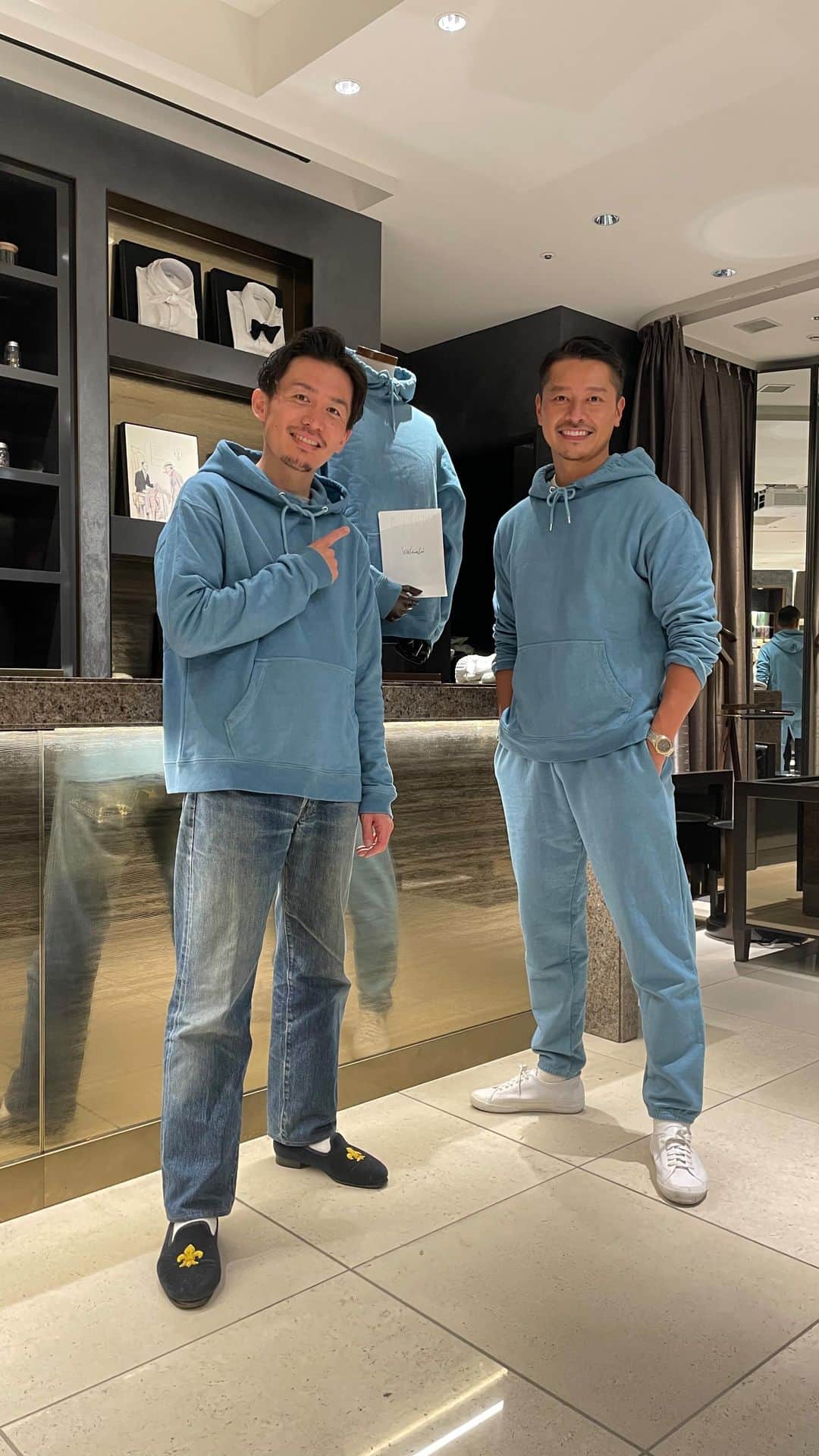 高田朋佳のインスタグラム：「Fruit of the loom スウェットセットアップ紹介!! Watanabe’s 渡邊さんも参加して頂きました!! #スウェットセットアップ #藍染」