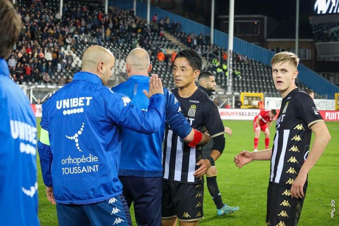 森岡亮太のインスタグラム：「・  Well done!!  #rcsc #jupilerproleague #umbro #アンブロ #accerator #アクセレイター #ベルギー #belgium #football #footballplayer」