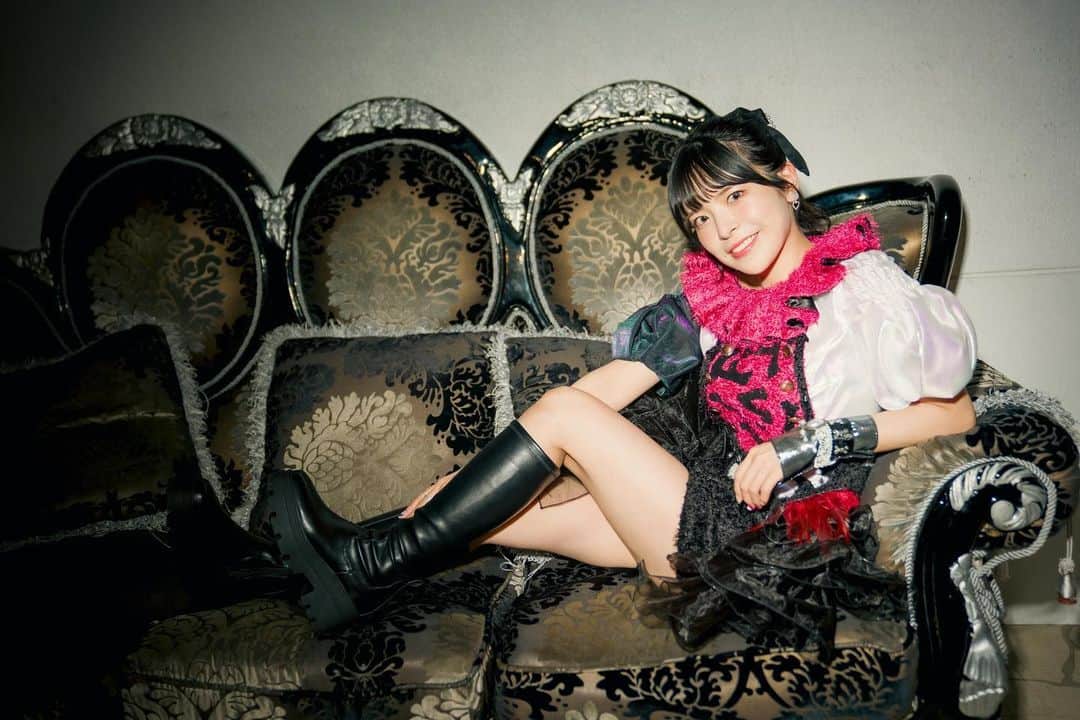 松崎博香のインスタグラム：「11月もよろしくね🖤 　 そして！！！！ 新しいアーティスト写真が 公開されました！！！！！ どうー？似合ってる？！ 　 11/3に新衣装みれちゃうよ！ 今年最後の単独公演きてね🥺 約束ねっ🫶🏻  #STARMARIE #スタマリ #instagood #instalike #instadaily #instagram #likeforlikes #likeforfollow #animegirl #맞팔 #맞팔해요 #좋아요 #맞좋 #셀카」