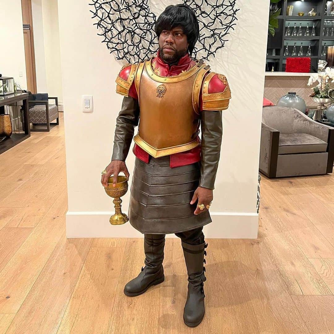 ピーター・ディンクレイジさんのインスタグラム写真 - (ピーター・ディンクレイジInstagram)「@kevinhart4real dressed up as Tyrion for Halloween 🎃 What did you dress up as?」11月1日 23時53分 - peterdinklage