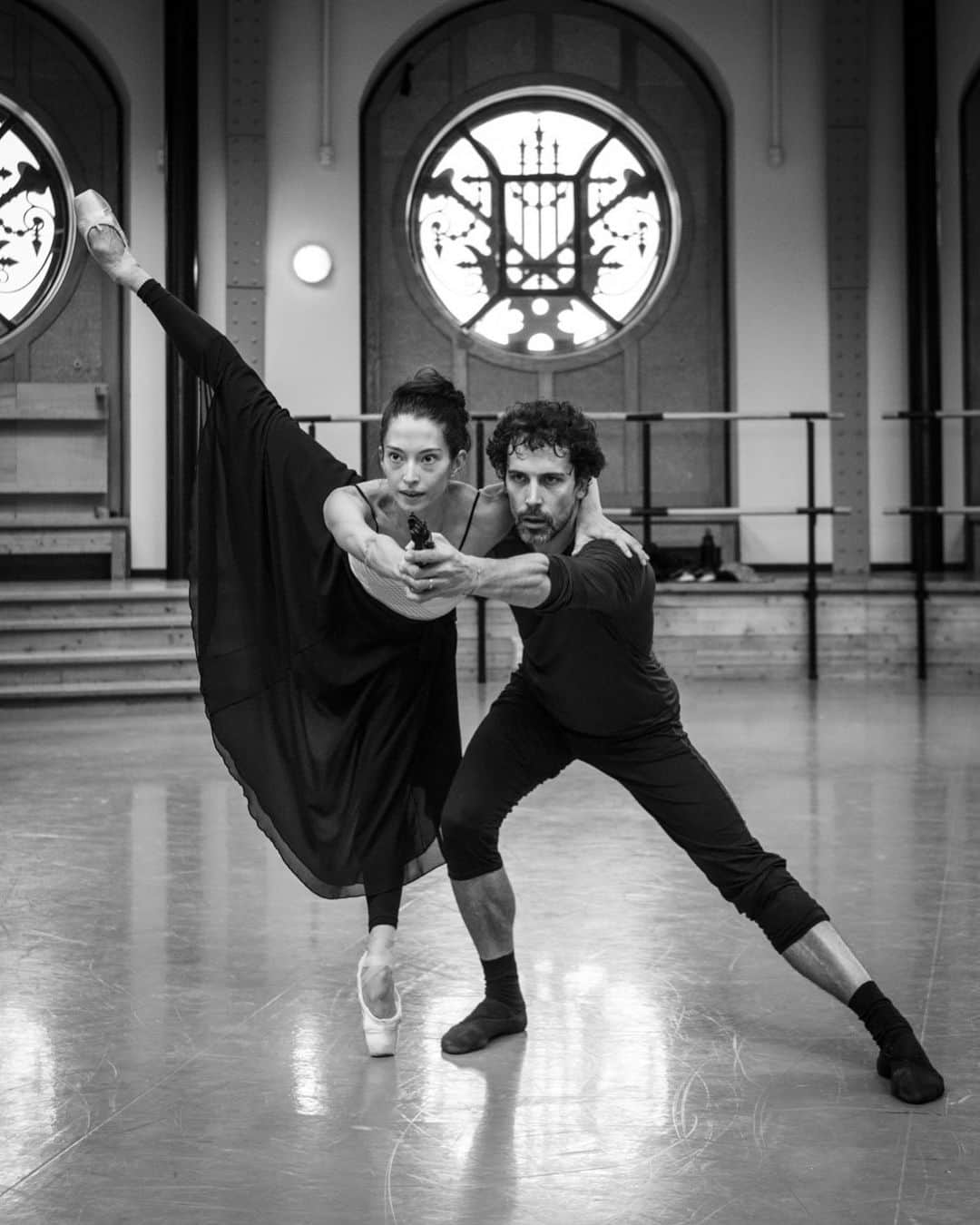 オニール八菜のインスタグラム：「À nous demain… 💀  Mayerling de sir Kenneth MacMillan.   #crownprincerudolf #stéphanebullion #maryvetsera #mayerling #sirkennethmacmillan  #liszt @balletoperadeparis  Photo @annray2046」