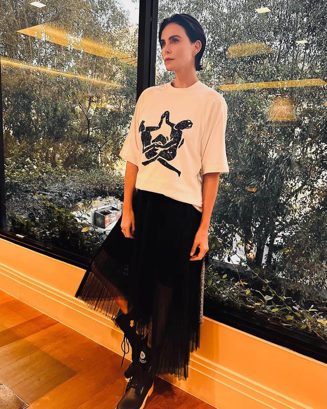 シャーリーズ・セロンのインスタグラム：「Get your @thebemagugu x @ctaop special collection piece now from @Dior! They won’t last and it’s for the best cause   Link to the collection in my bio」