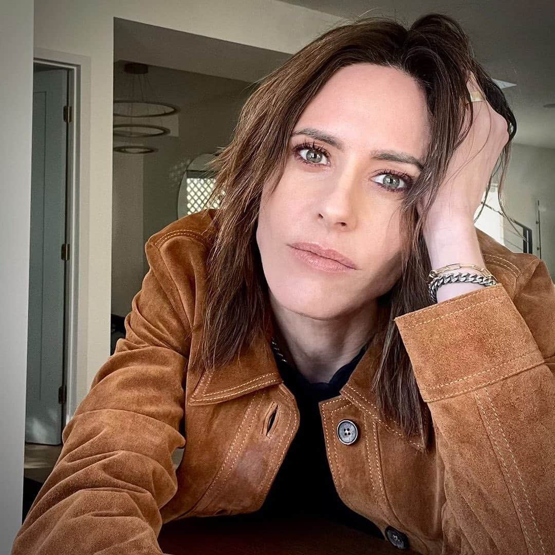キャサリン・メーニッヒのインスタグラム：「24 hour ago throwback. Thank you brilliant @brettglam 📸💋」