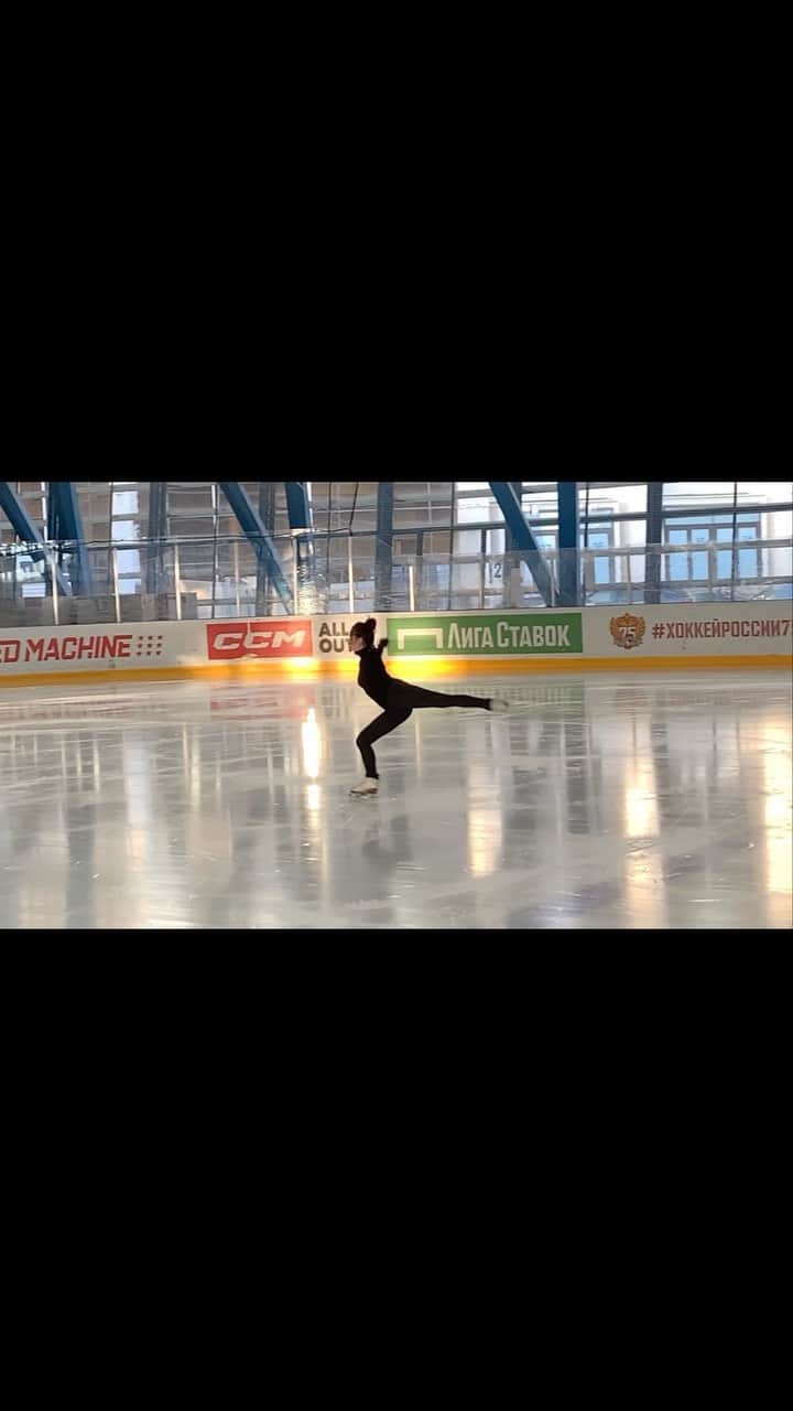 エリザベータ・トゥクタミシェワのインスタグラム：「🥸」