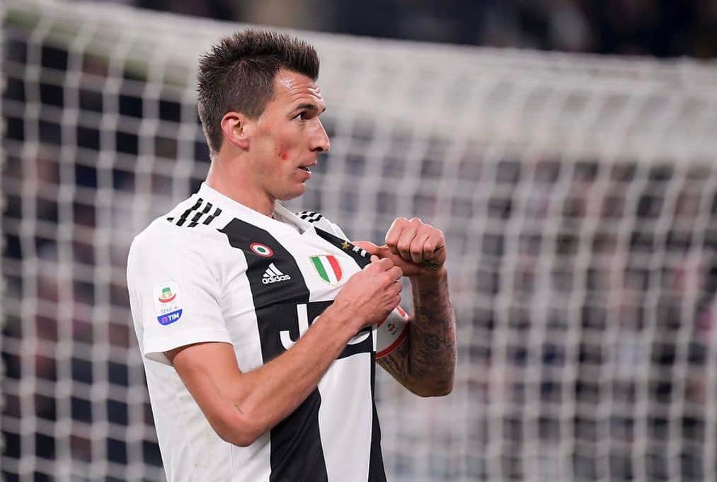 マリオ・マンジュキッチのインスタグラム：「Buon compleanno Vecchia Signora! 🖤🤍 @juventus #Juve125」