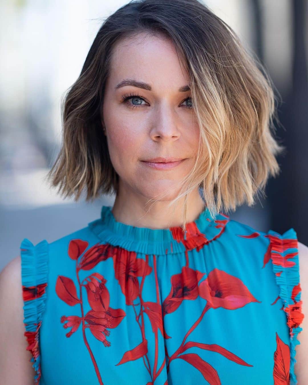 ティナ・マジョリーノのインスタグラム：「😏 . . . 📸: the amazing @shotbymcmanus  💄💈: the incomparable @mohawkmakeup  . . // Thanks @crtnypetrakis & @justinmarcelmcmanus for one of the funnest shoots ever! //」