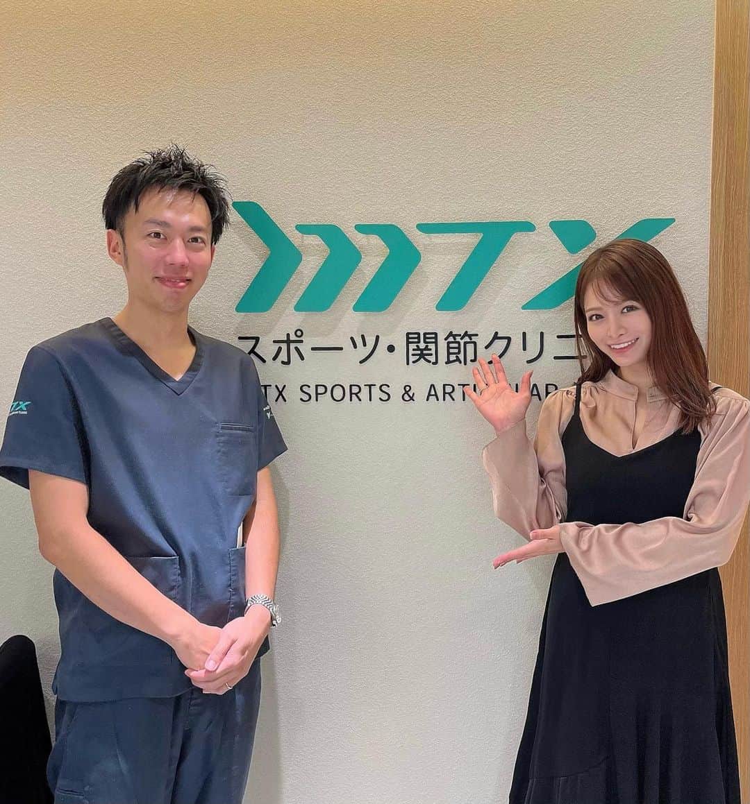 のインスタグラム：「． 長年悩んでる肩凝りを治しに MTXスポーツ関節クリニックさん @mtx_s_and_a_clinic へ行ってきました👶🏻🍃 ． ． 集束型体外衝撃波＋幹細胞上清液の局所注射で 治療をして頂きました✌🏻✨ 治療後すぐに肩の辛さがなくなって 見た目もスッキリしてびっくり！🥺🤍 ． ． 施術は全く痛みもなくてあっという間に終わって マッサージに行く事がなくなりました🥰🙌🏻 ． ． 怪我の治療にも良いみたいなので 気になる方は行ってみてね〜😆💭✨ ． ． #mtxスポーツ関節クリニック #再生医療 #体外衝撃波 #幹細胞上清液 #肩凝り #治療」