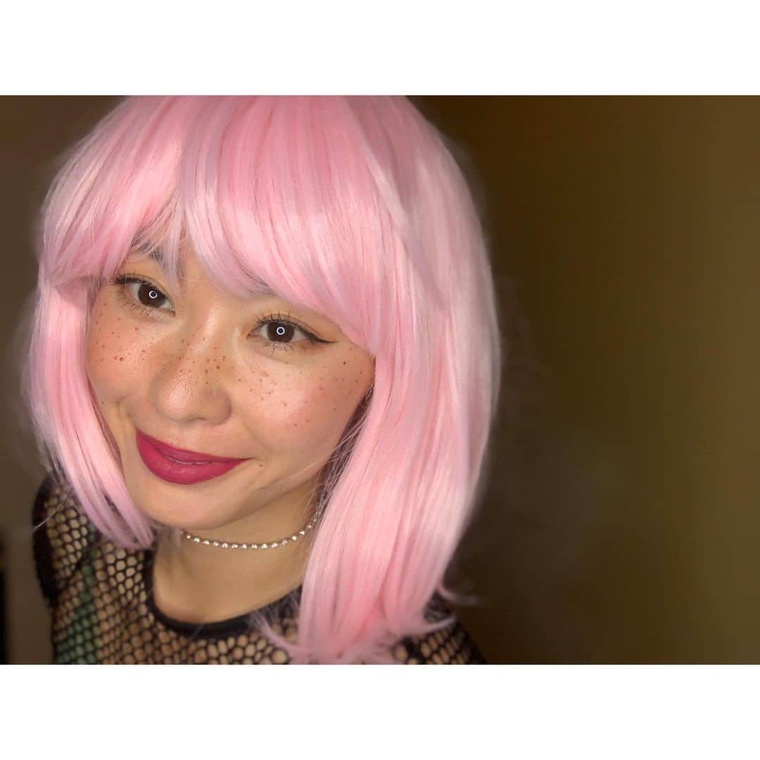 のインスタグラム：「who is she? 👻 何のキャラクターなのかは分からない。」