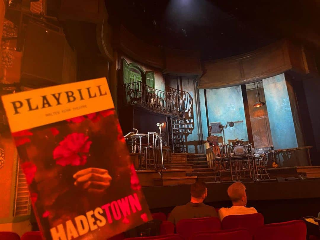 白渚すずのインスタグラム：「・ 2019年にトニー賞を受賞したということで気になっていた「Hadestown」 9月のBroadway weekに観劇。 前回見たブロードウェイは「Phantom the Opera」でTheクラシカルだっただけに 構成・演習・音楽…等々全てが斬新に感じました。 ヒロインのEva Noblezadaの歌声を一声聞いただけですごい良い声!!と聞き惚れたのですが、 後程調べたら彼女の歌を聞きに観に来る人もいるとか。  あぁ〜舞台って一度じゃ見足りないって思ってしまう…！！  #Broadway#broadwaymusical#hadestown#musical#ny#nyc#newyork#ブロードウェイ#ブロードウェイミュージカル」