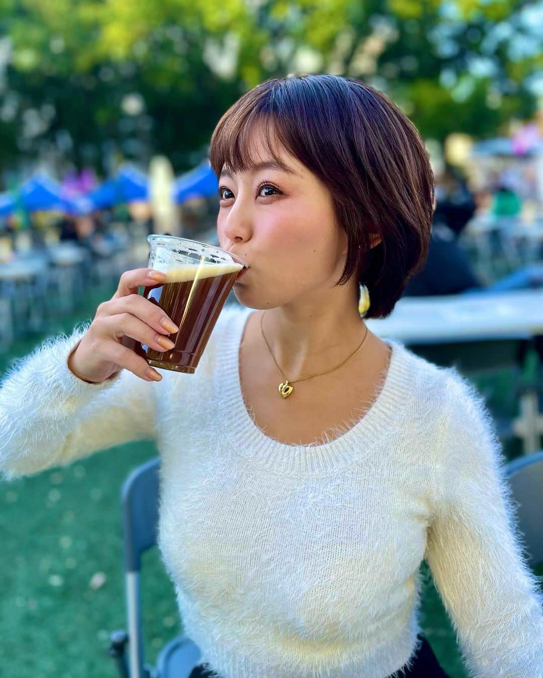 亜矢みつき（神谷充希）さんのインスタグラム写真 - (亜矢みつき（神谷充希）Instagram)「🍺✌️ 黒〜い、、おビールも、、すき😘 大き〜い、、おジョッキも、、すき😘 １つになんて絞れないよ🥰🙌 #ビール #ハイボール #友達 #一緒に飲みましょう」11月2日 12時33分 - ma.yamitsuki