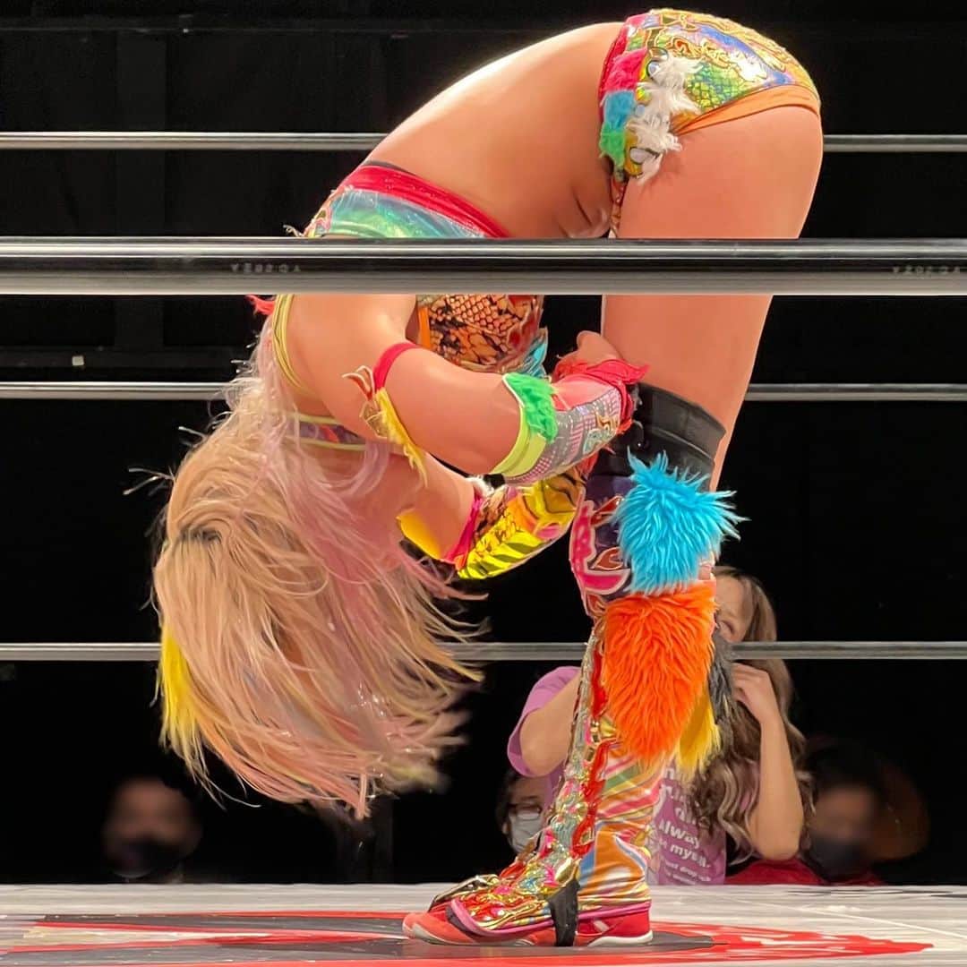 卯渚さやかさんのインスタグラム写真 - (卯渚さやかInstagram)「This is the Japanese OJIGI🦖🔥  #unagisayaka #ウナギサヤカ #傾奇者 #wrestler」11月2日 15時45分 - unapiiiiiii
