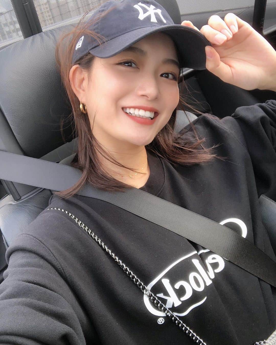 のインスタグラム：「11月だー！✨ 過ごしやすくていいですねぇ🍁 また今年も芋のフラペチーノ飲まずに期間が過ぎてしまいました🍠 #秋#selfie#likeforlikes」
