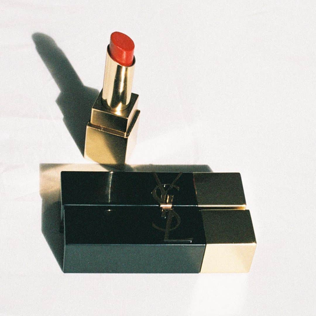 Brittenelle Fredericksさんのインスタグラム写真 - (Brittenelle FredericksInstagram)「the kiss that kills💄new @yslbeauty bold lipstick shade 4 #YSLBeautyPartner」11月3日 2時04分 - brittenelle