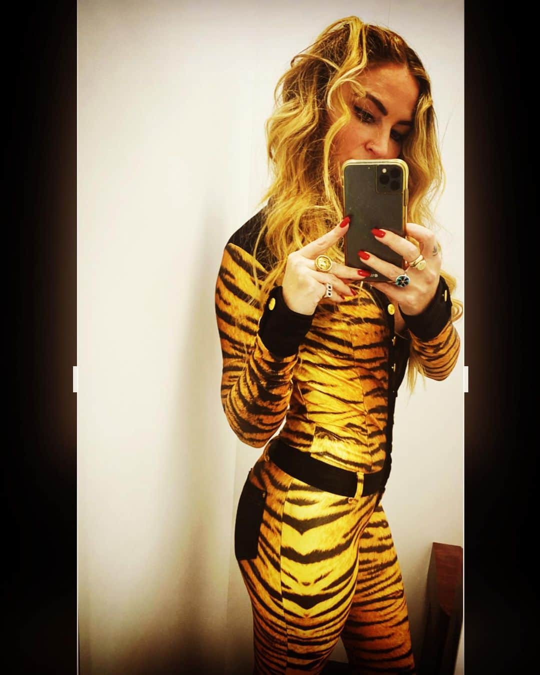 のインスタグラム：「OG Adriana costume from The Sopranos👻  🎃🎃🎃🎃🎃🎃」