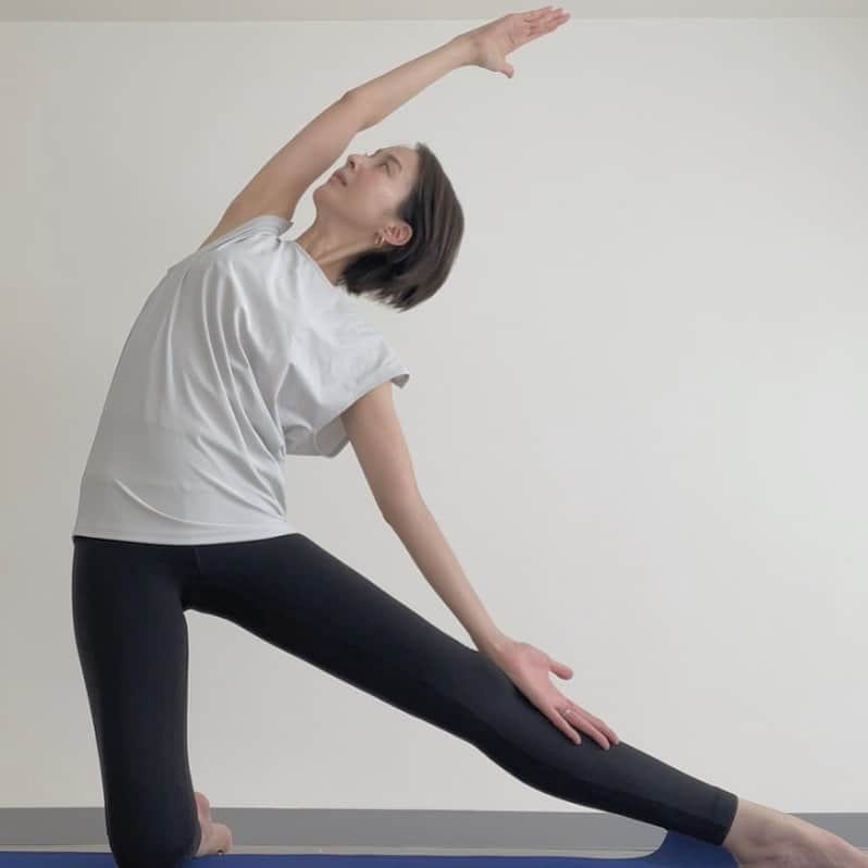 中原歩のインスタグラム：「11月のヨガレッスンは🧘‍♀️ ○14日  11時半〜12時40分 ○28日  11時半〜12時40分  原宿 @yoga_studio_tokyo にてレッスンあります😊 今年も残すところ2ヶ月。 今年何をやってたかな、、と思った方はとりあえずヨガしてみませんか？ ご予約はホームページかDMでお待ちしてます✨ * * * #原宿ヨガ#ヨガレッスン#初心者大歓迎 #中原歩」