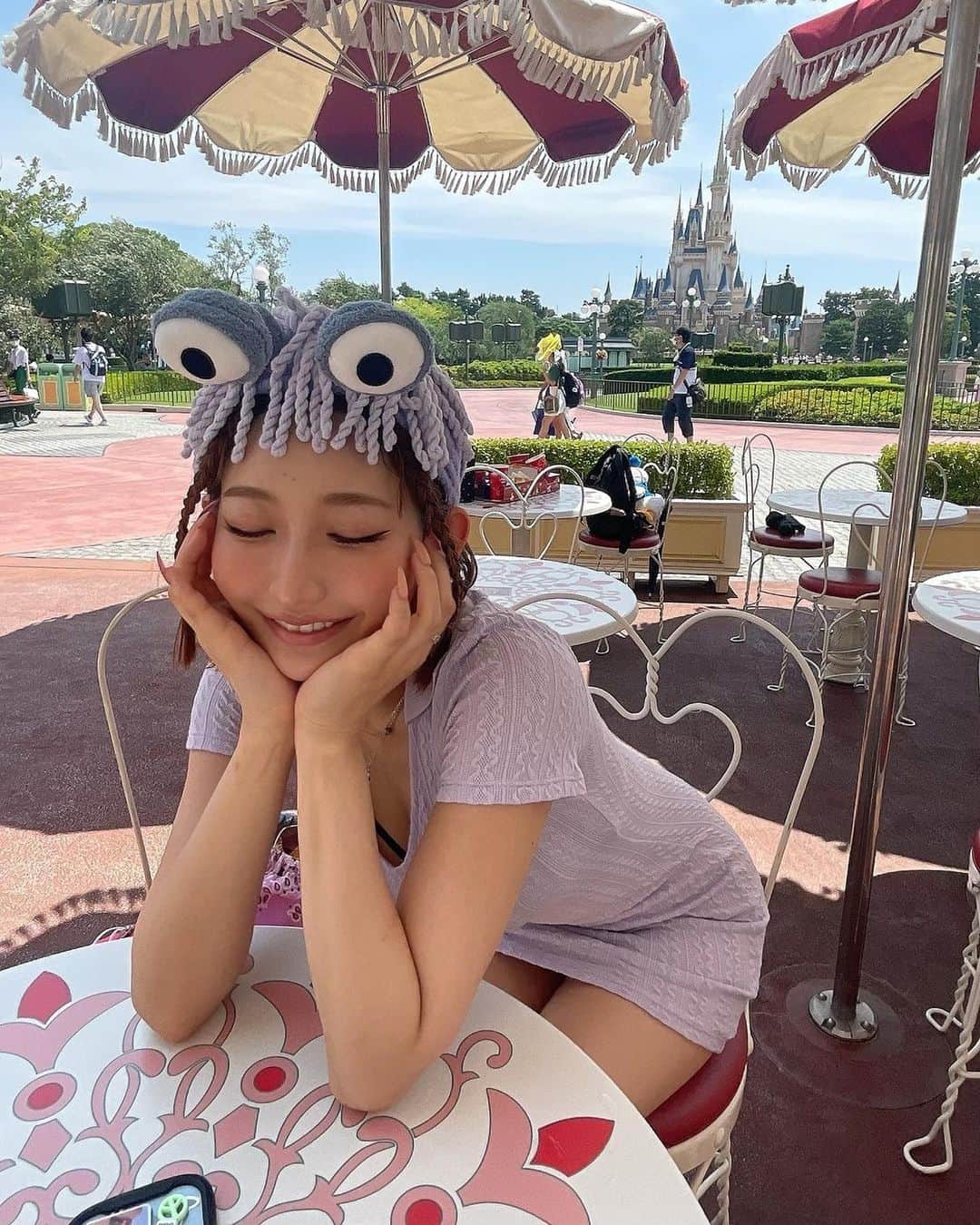 月城まゆのインスタグラム：「でぃずにーいきたいなっ🐭 ちょっと前に家族ででぃずにーいったときのだよ🏰💞☪️  #disney #disneyland #gal #japanesegirl #ディズニーコーデ」