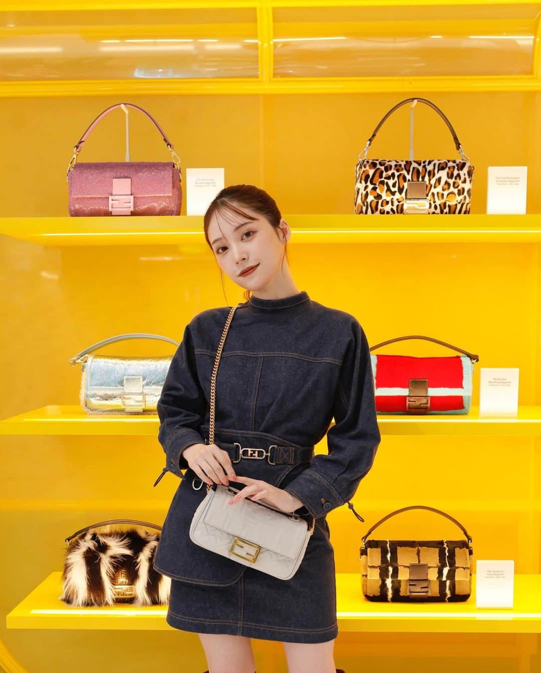 那須笑美さんのインスタグラム写真 - (那須笑美Instagram)「FENDI BAGUETTE 25th ANNIVERSARY🛺🫧  #FendiBaguette @fendi @mrkimjones @silviaventurinifendi @delfinadelettrez」11月2日 20時17分 - nasu_hohomi